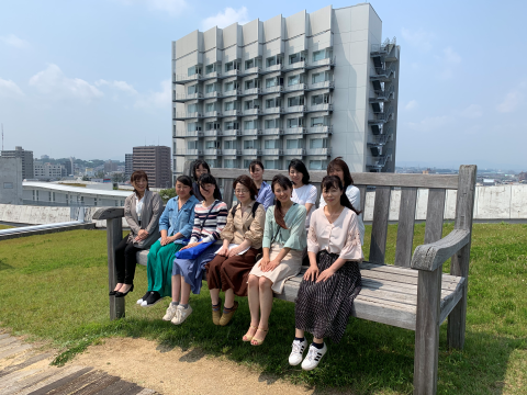 Pta研修旅行 ６月１９日 水 ｐｔａ研修旅行で本年度は静岡県浜松市にある静岡文化芸術大学と静岡大学工学部を訪れました ご多忙の中 ３１名のｐｔａにご参加いただきました 本年度の研修旅行は オープンキャンパスでは体験できない大学見学